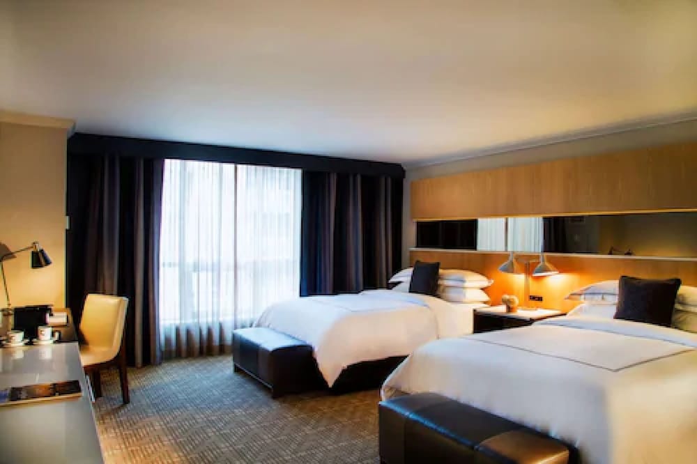 DELUXE, 2 QUEEN BEDS