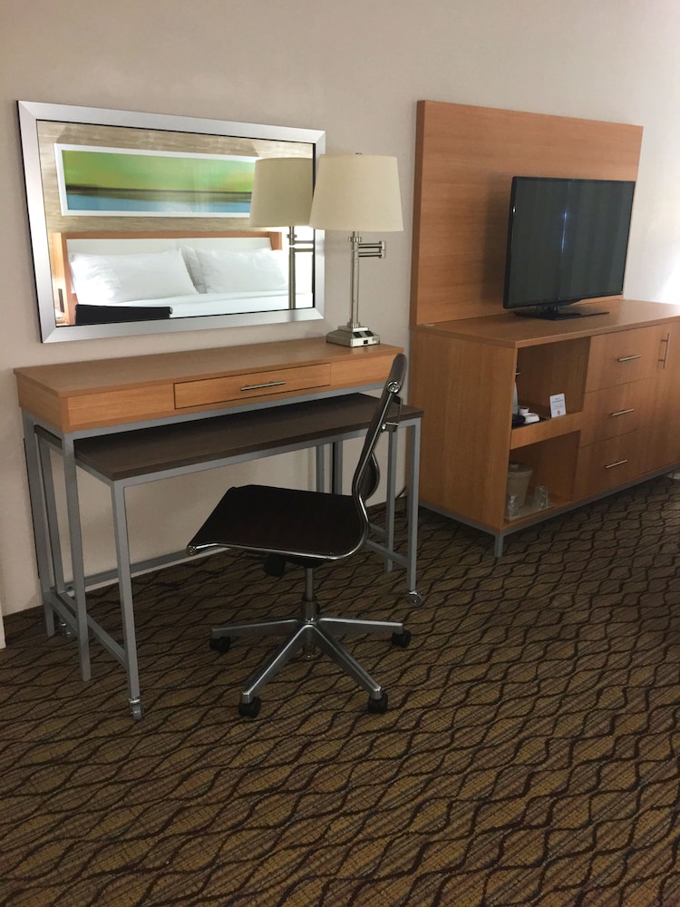 Holiday Inn Miami Beach Oceanfront Hotel 55/71
