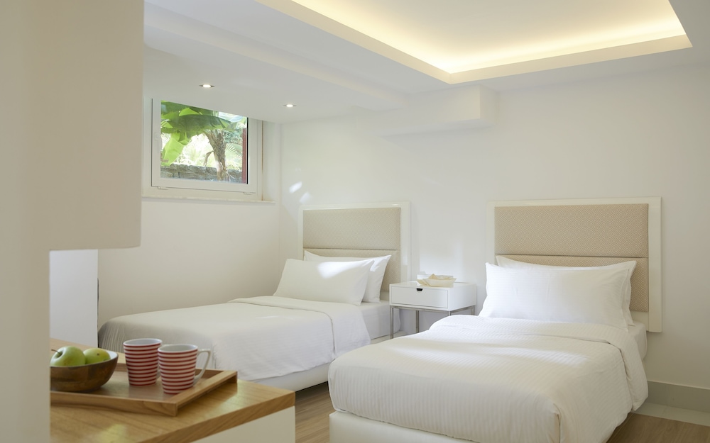 2 Bedrooms, Royal, Villa, 2 King Beds, Beach Front, Sofa, Private Pool, Hot Tub