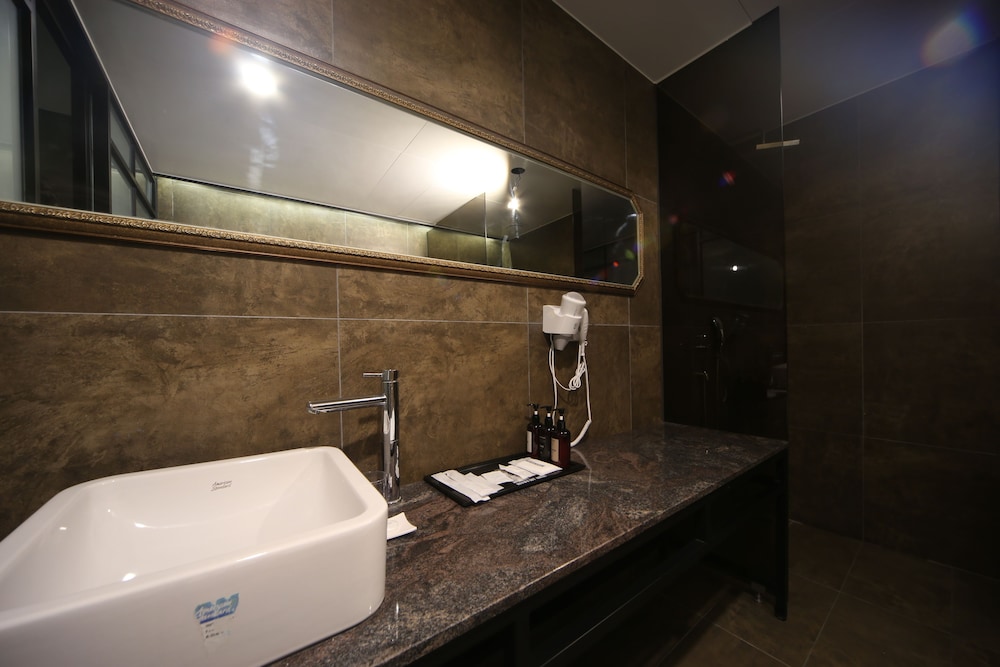 Brown Dot Hotel Beom il 21/30