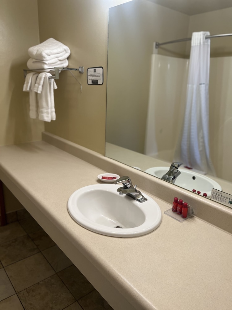 Guesthouse Inn & Suites Montesano 17/34