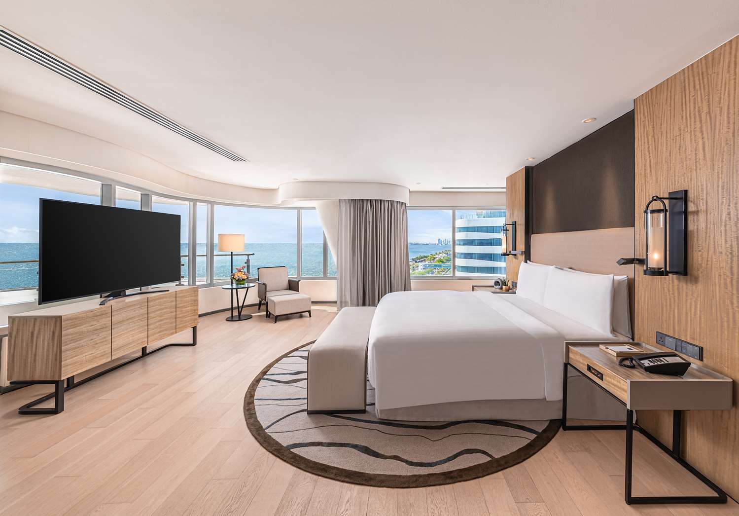 2 Bedrooms, Ambassador, Suite, Bay View, Balcony