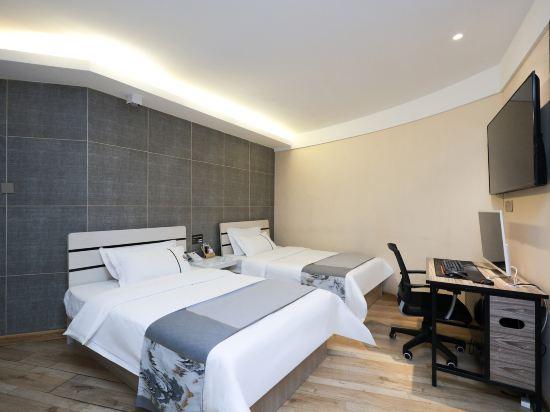 Elegant, Twin Beds، Charles Hotel 2/2