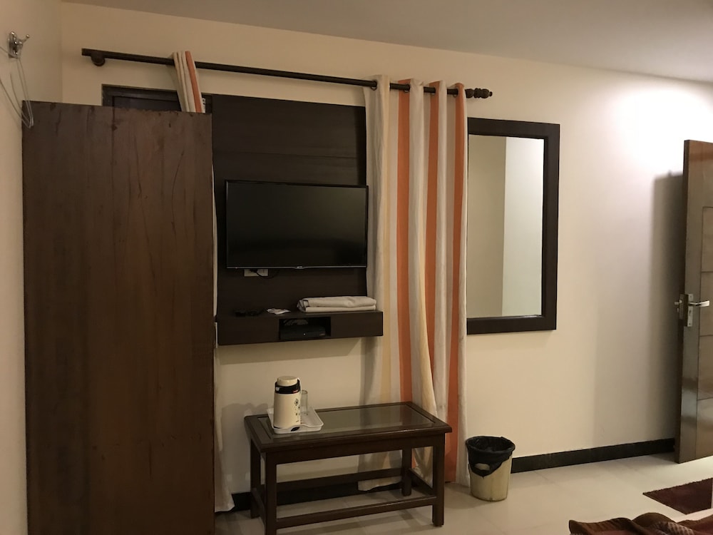 Hotel Avtar At New Delhi Railway Station 30/50