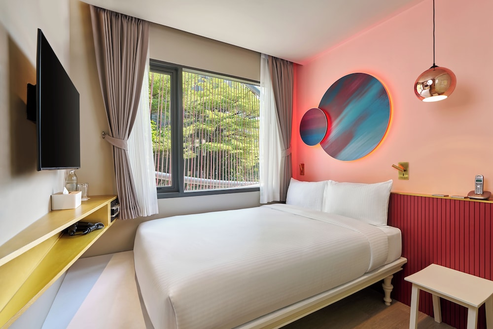 Cozy, Vibe, Queen Bed