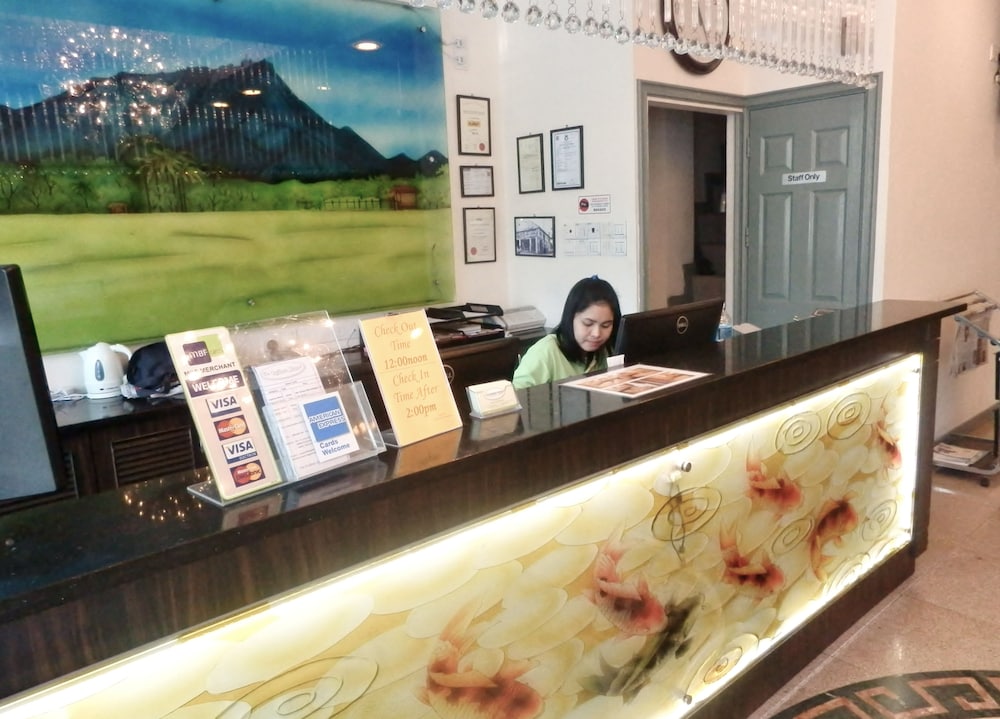 De Galleria Hotel 6/28