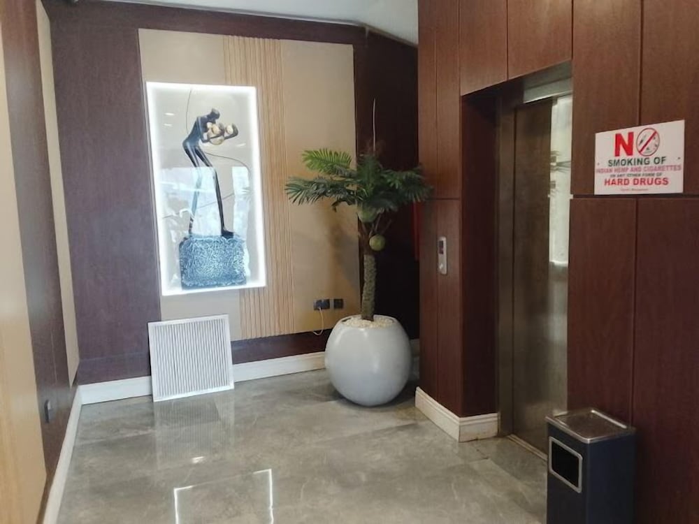 Grand Hyatt Hotels 49/50