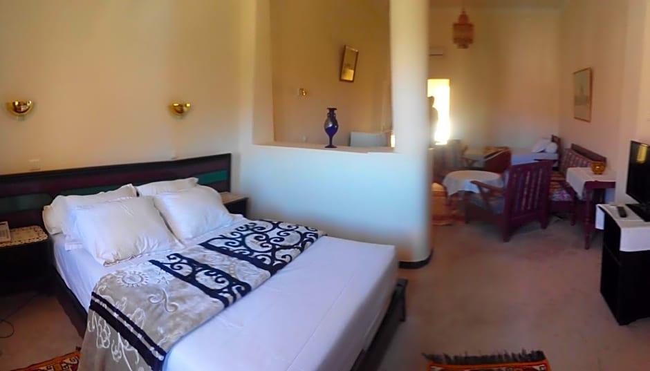 HOTEL LES AMANDIERS 18/39