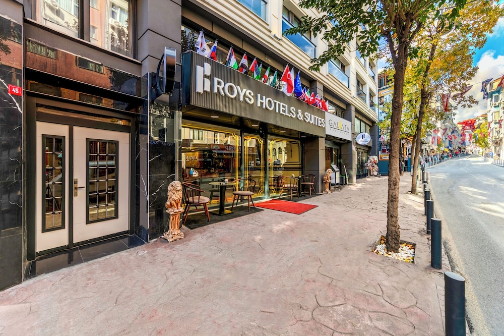 Roys Hotel & Suites 44/50