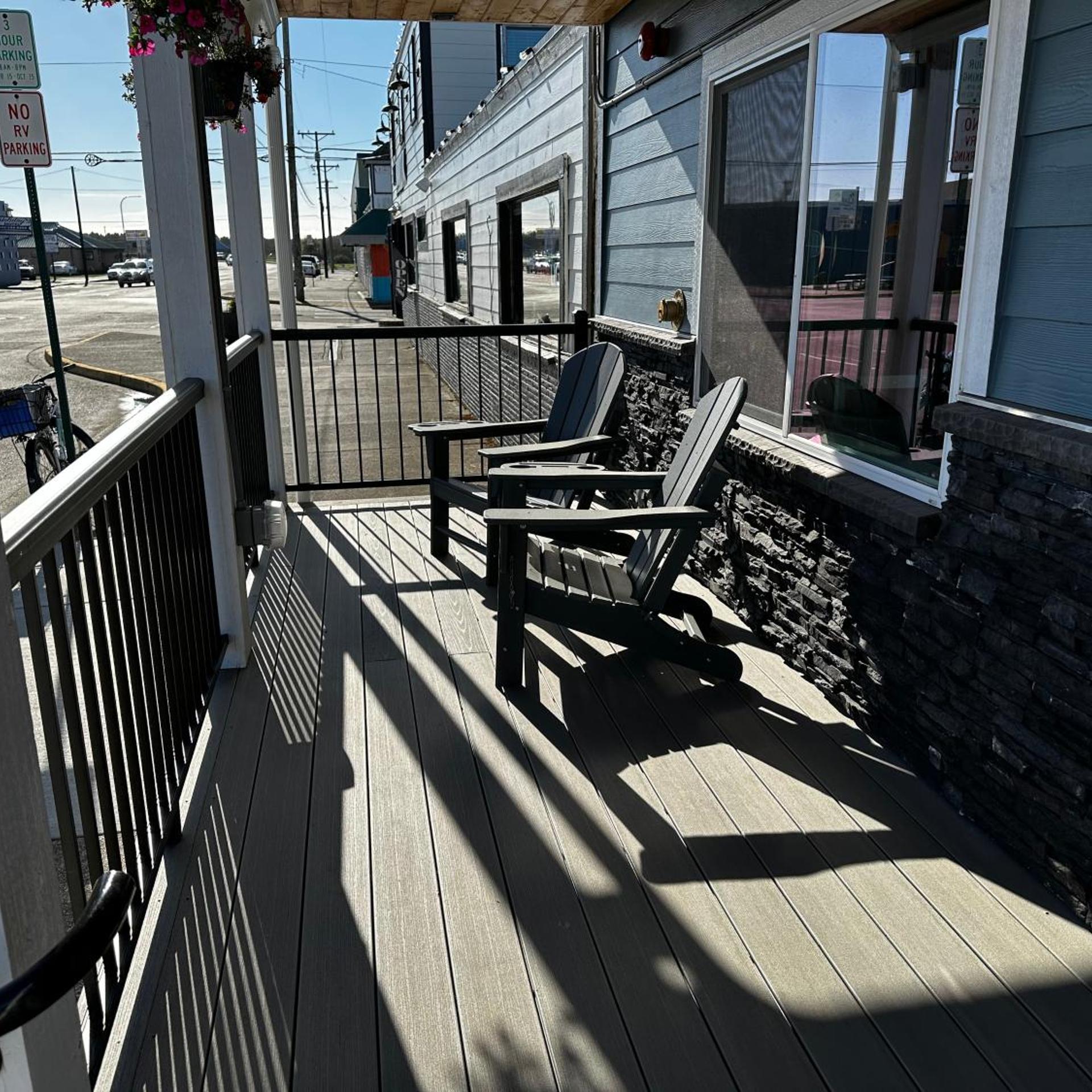Dock Street Inn 25/50