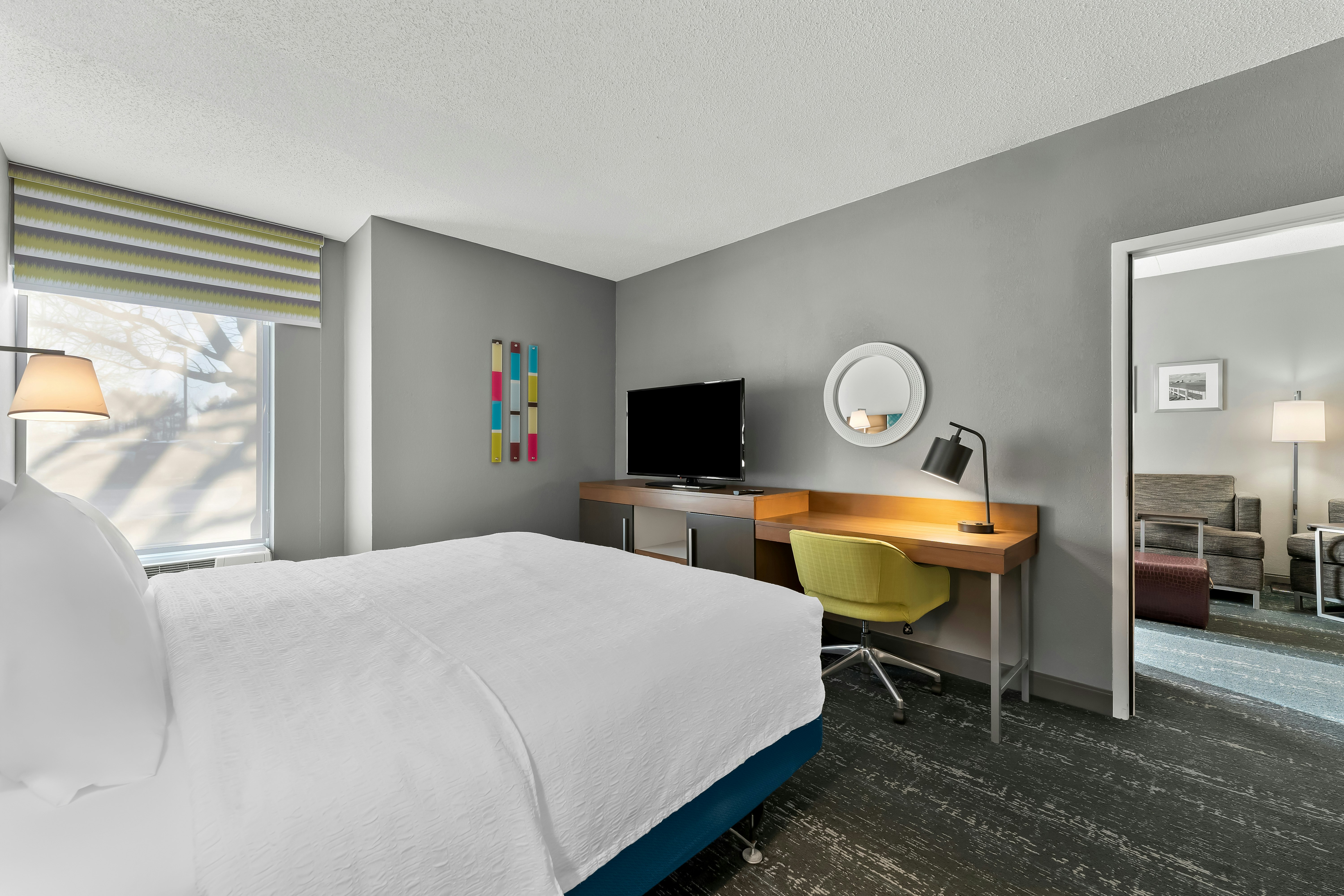 Hampton Inn Suites Newtown 24/57