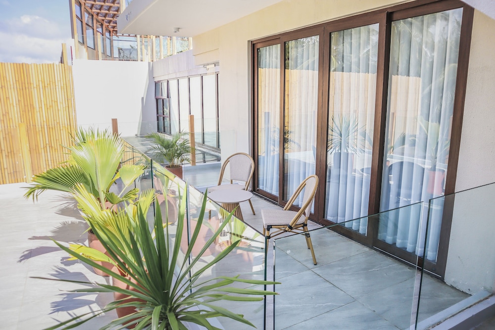 Mandarin Nest Boracay 56/75