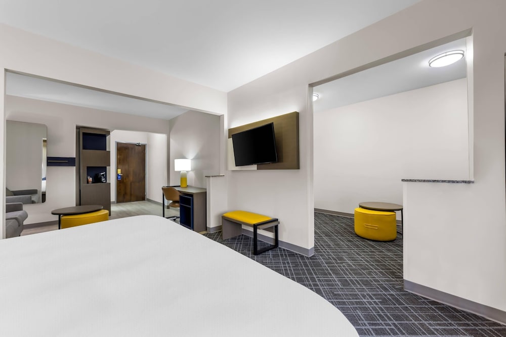 جناح، Comfort Suites London, KY 2/10