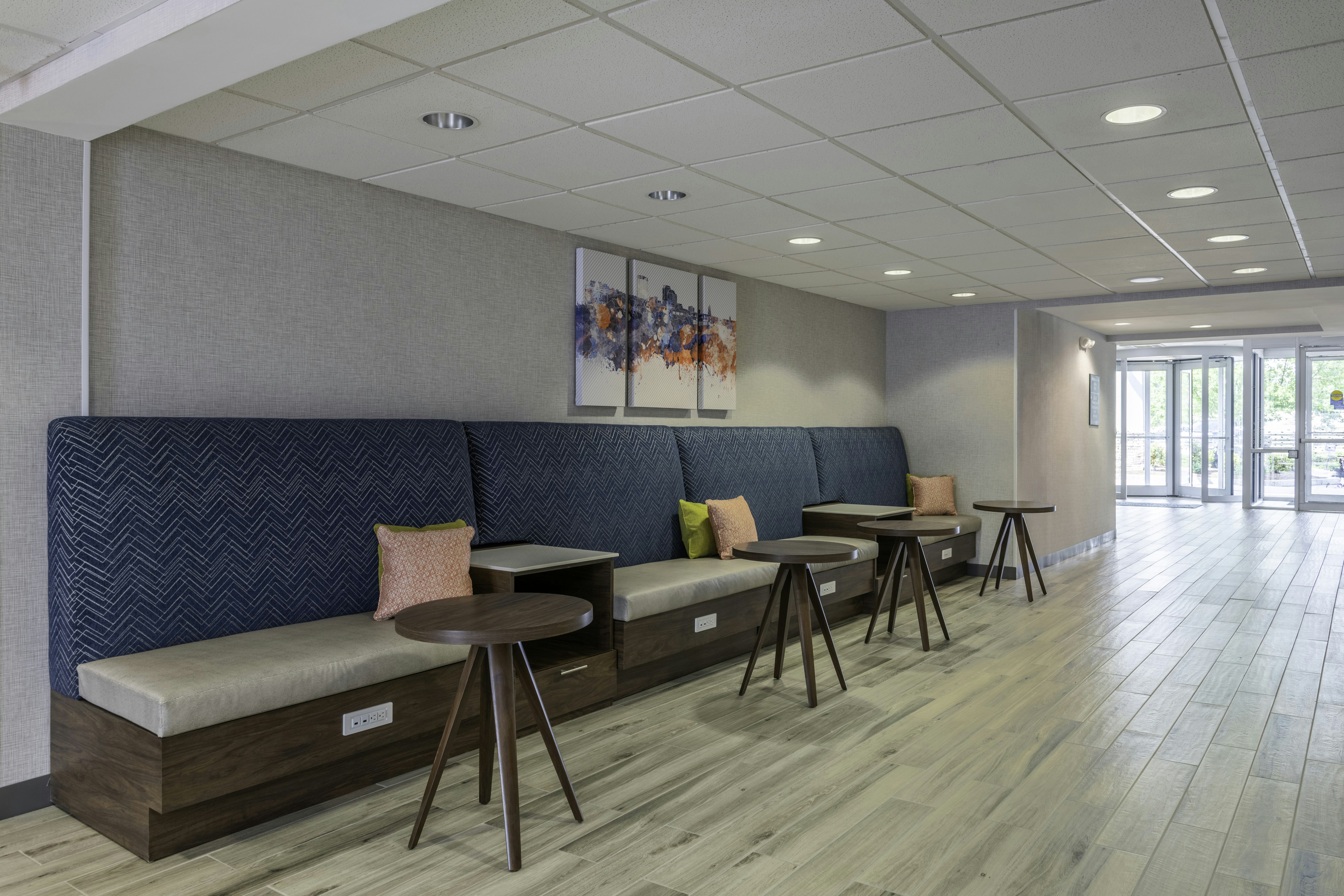 Hampton Inn Manchester Downtown, NH 23/39