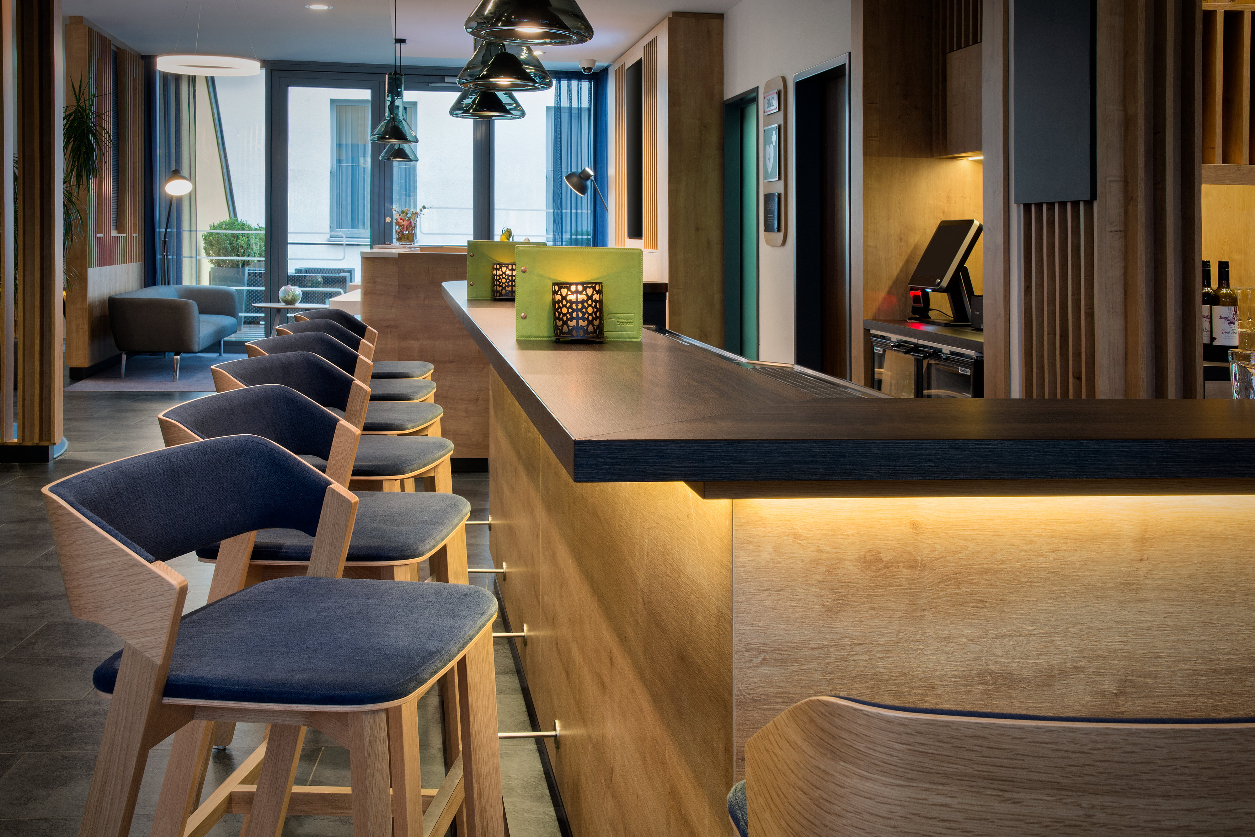 HOLIDAY INN EXPRESS BADEN BADEN 42/53