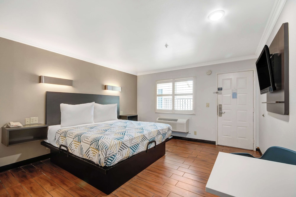 Motel6 Ontario, CA - Convention Center Airport 24/62