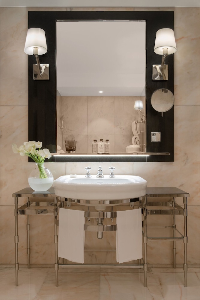 Four Seasons Hotel Ritz Lisbon 63/65