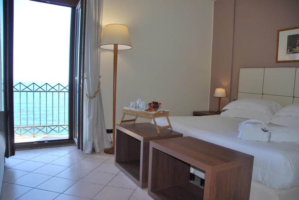 Domus Mariae Albergo 18/48