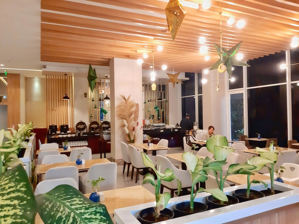 Surabaya River View Hotel 30/33