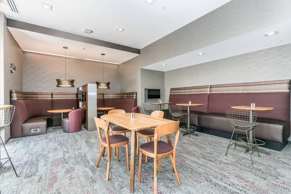 Courtyard By Marriott West Springfield 33/45