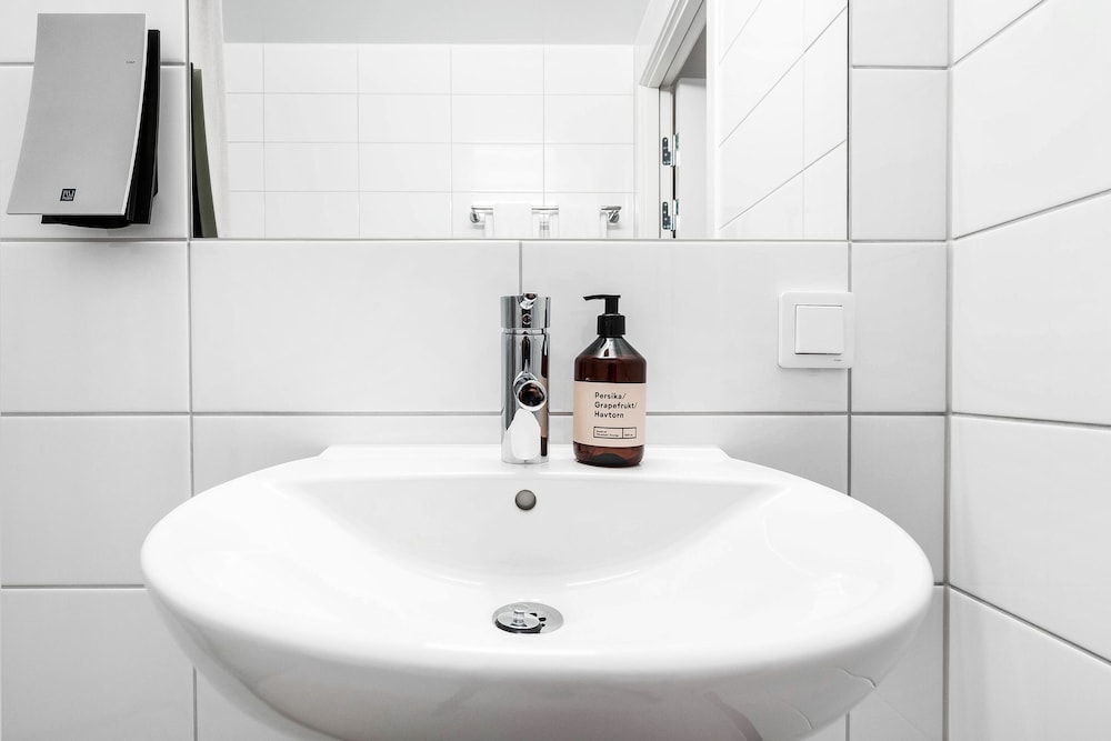 Biz Apartment Bromma 22/24