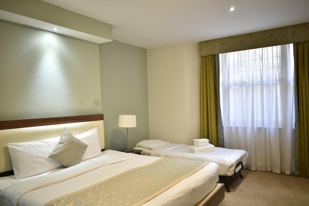 ROOM, TRIPLE