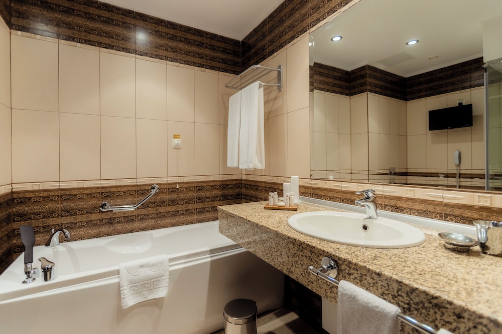 Palace-Marina Dinevi Hotel 41/44