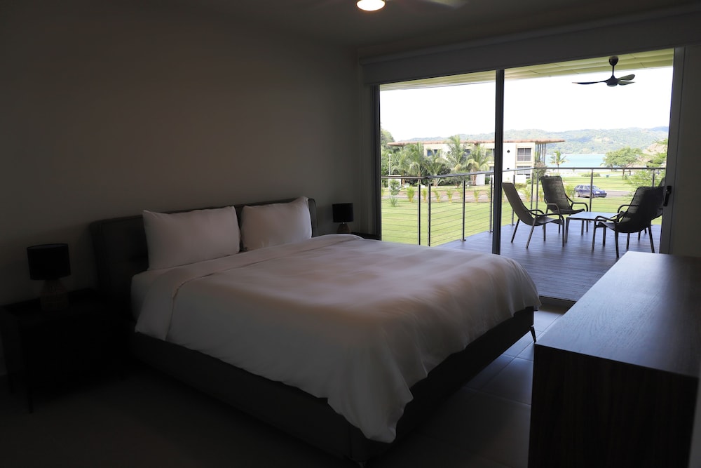 4 Bedrooms, Condo, Deluxe, King Bed, 1 Queen and 2 Double Beds, Partial Ocean View, Garden Area