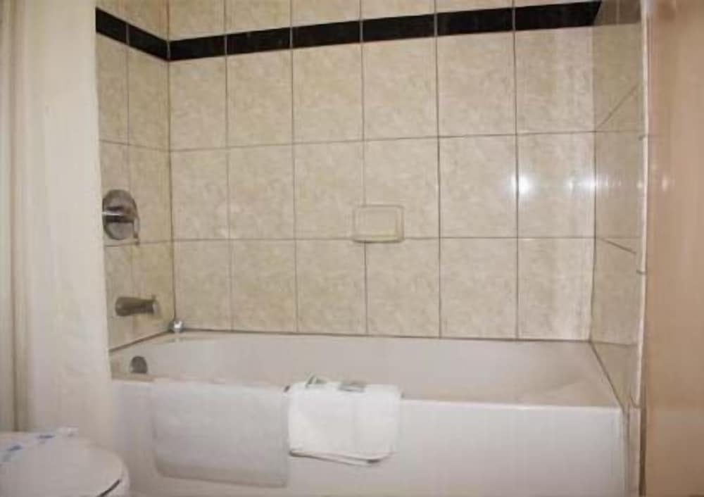 Budget Inn 62/66