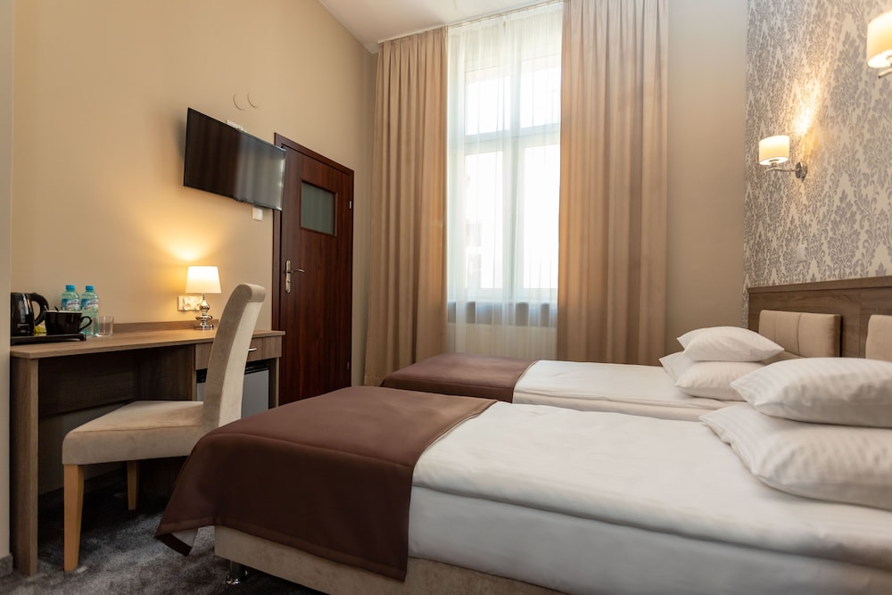 Hotel Maximum 25/50