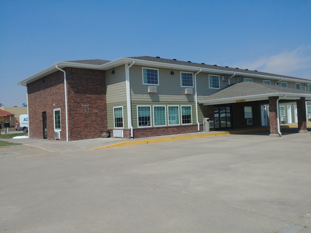 Boarders Inn and Suites Broken Bow 3/43