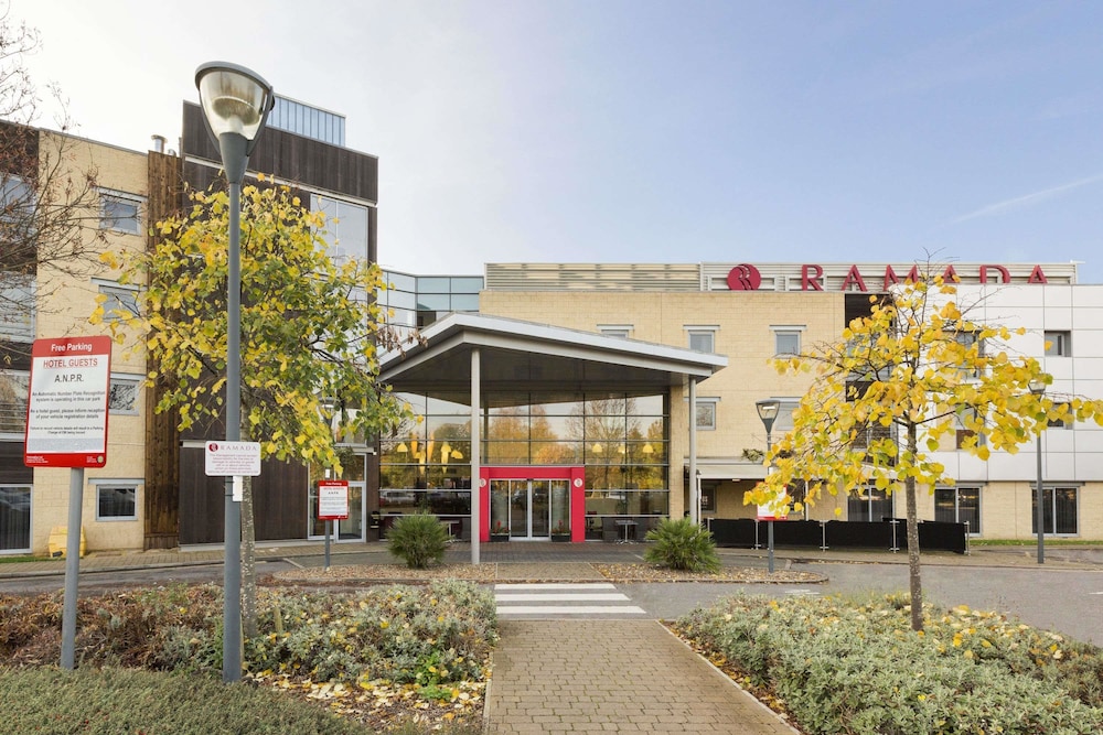 Ramada by Wyndham London North M1 photo1