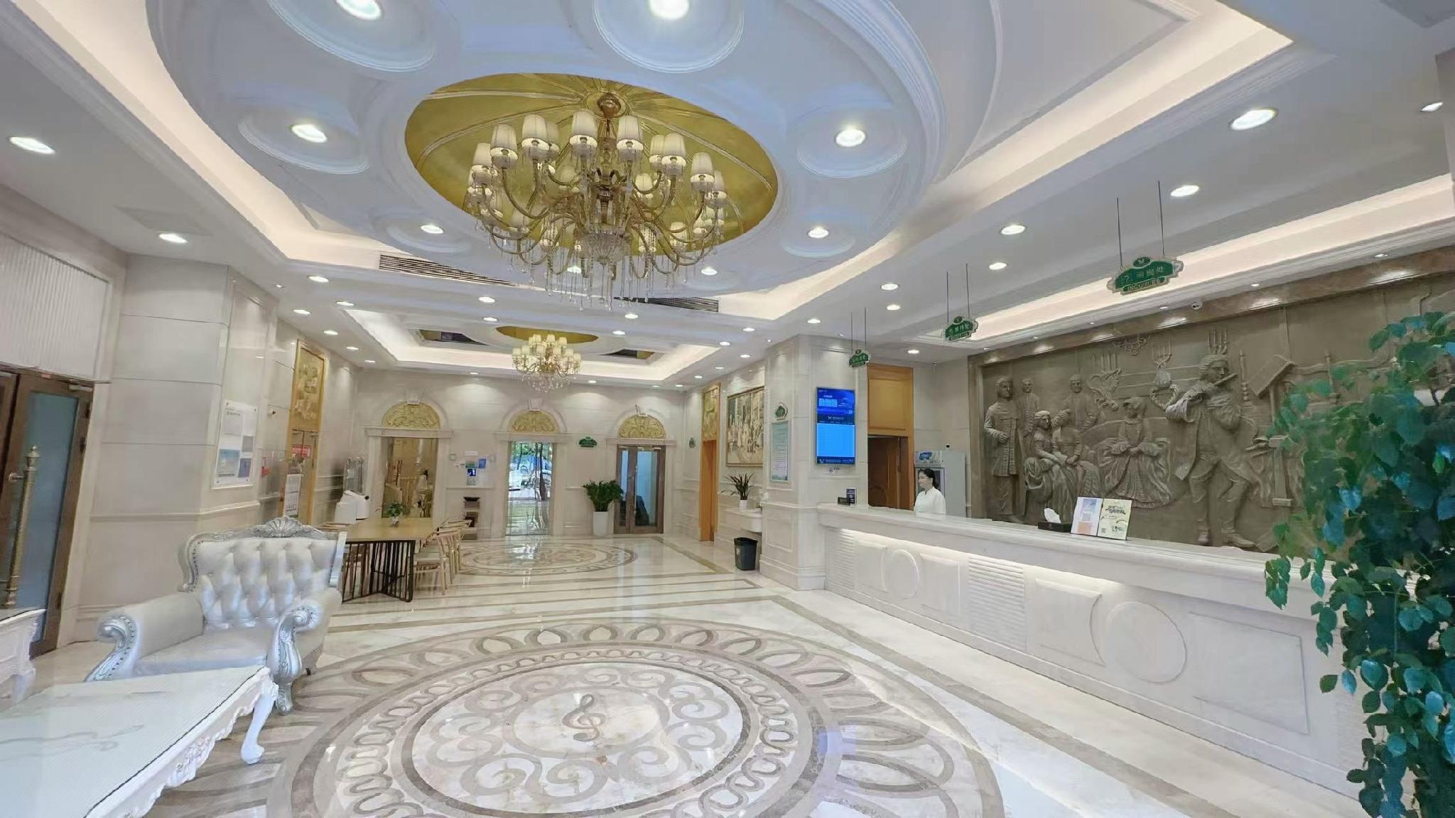 Vienna International Hotel (Shenzhen Fuyong Convention and Exhibition Center) 8/36