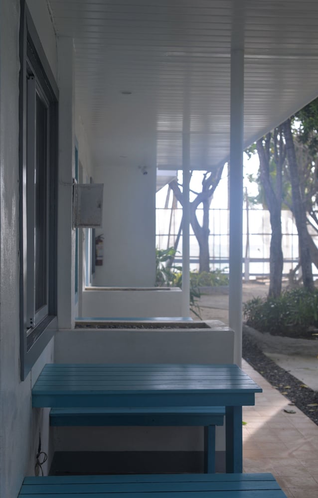 Grand Blue Beach Hotel 52/77