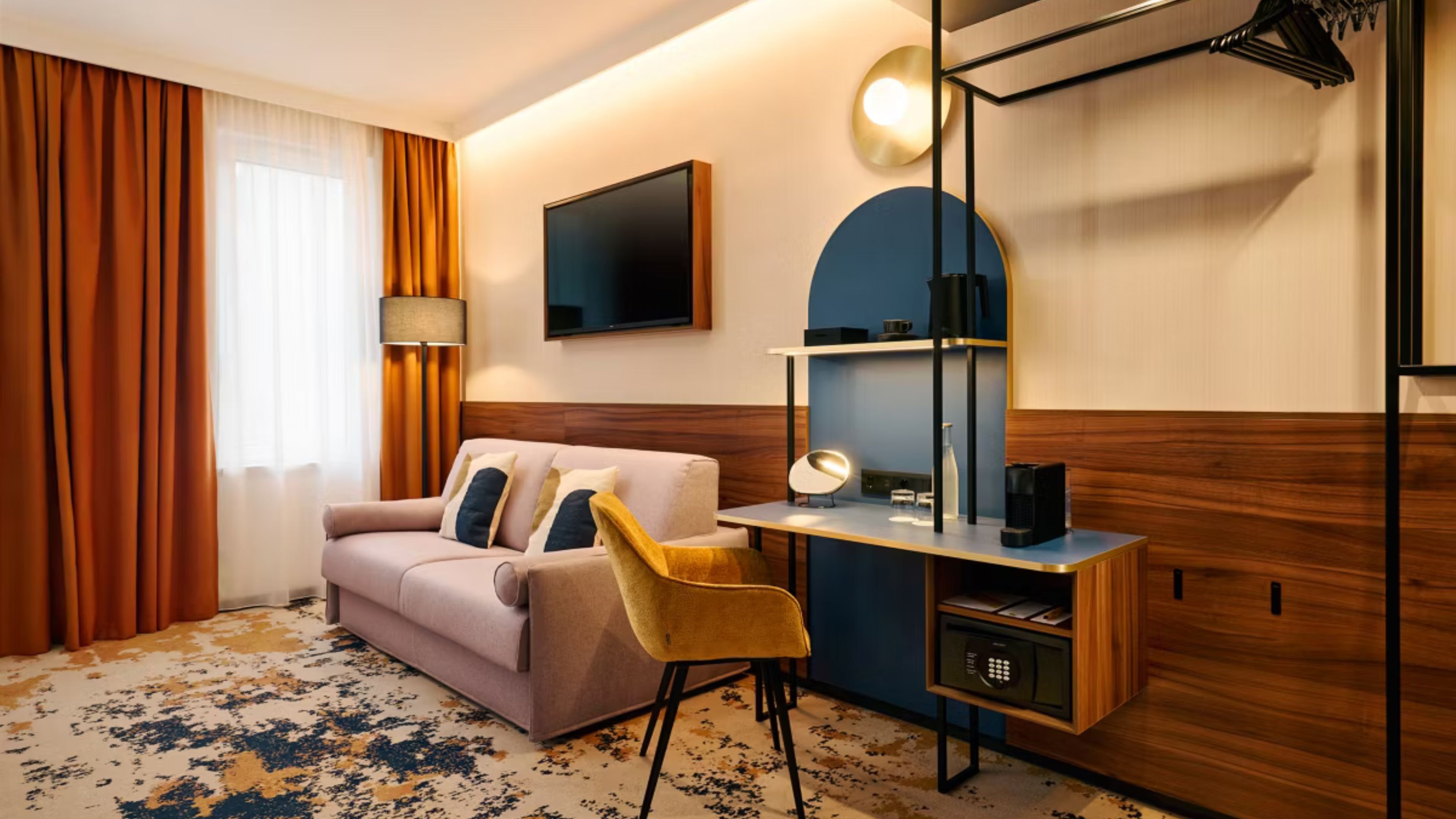 D8 Hotel 65/77