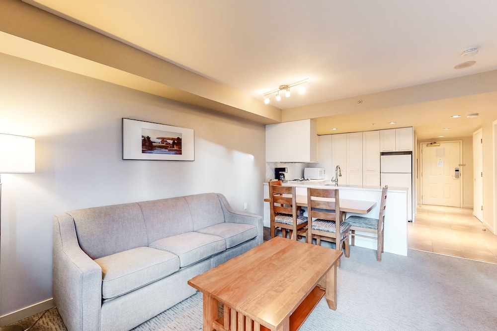 Whistler Peak Lodge 37/53