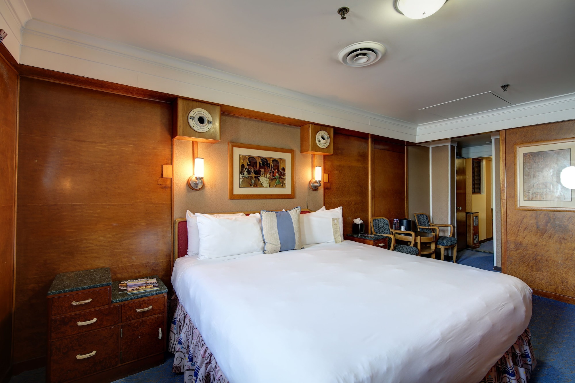 STATEROOM, FAMILY, 1 KING AND 1 SINGLE BEDS