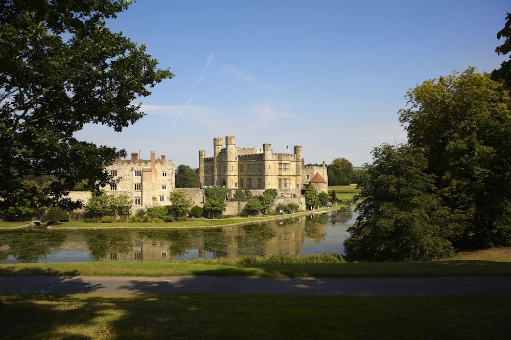 The Stable Courtyard Bedrooms At Leeds Castle 33/44