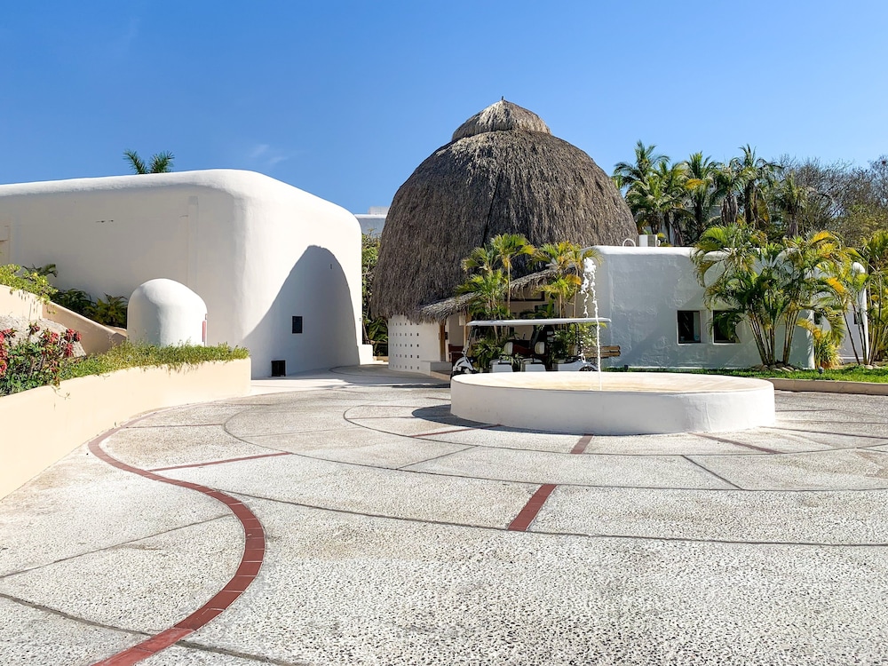 Camino Real Zaashila Huatulco 8/72