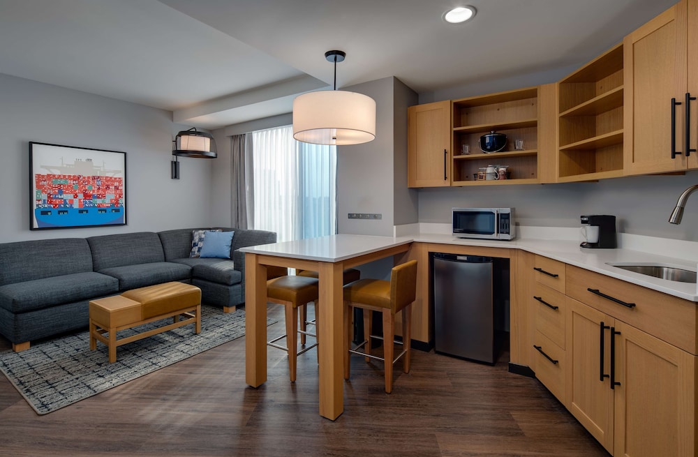 Hyatt Place Boston Seaport District 26/47