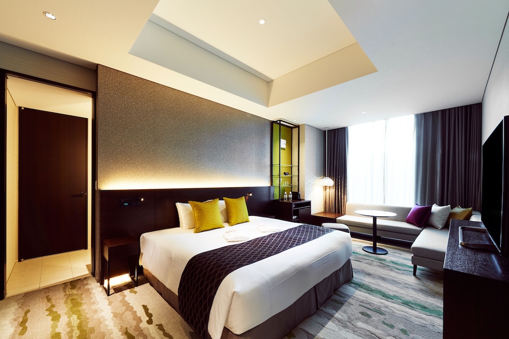 DELUXE, KING BED