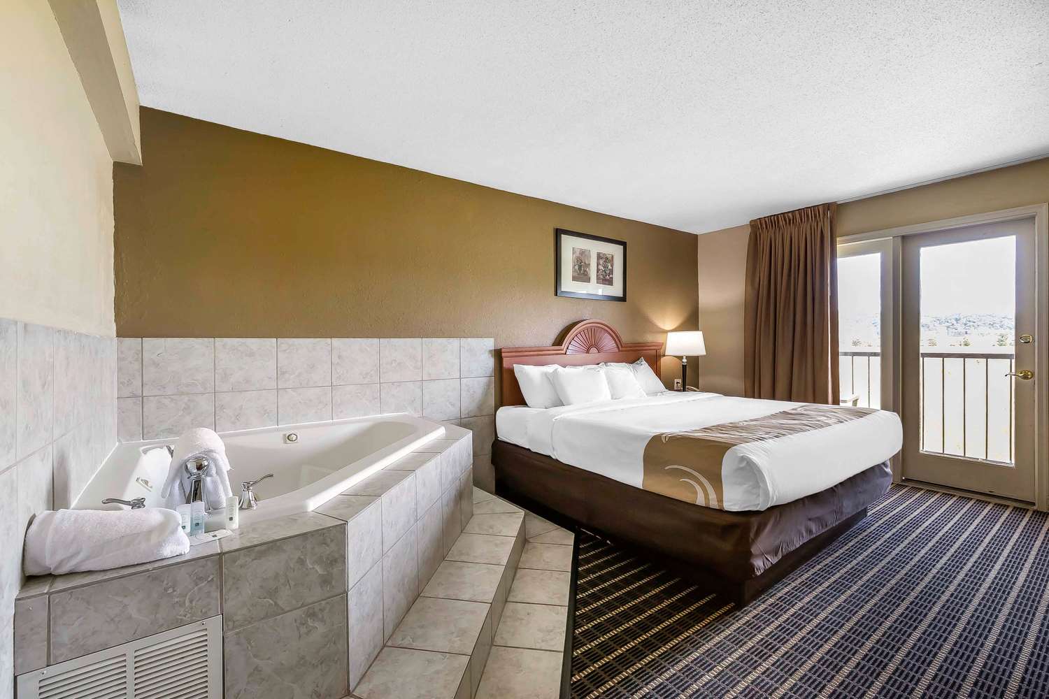 غرفة بسرير كينج، Quality Inn & Suites Sevierville - Pigeon Forge 2/3