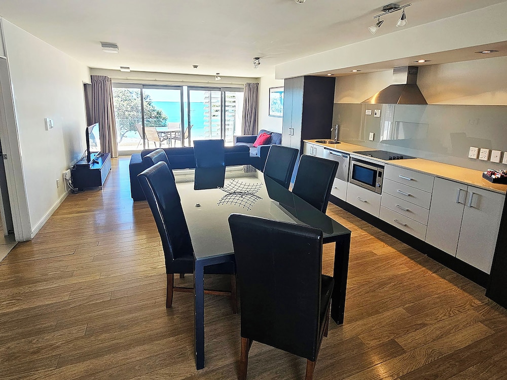 Sea Spray Suites 50/61