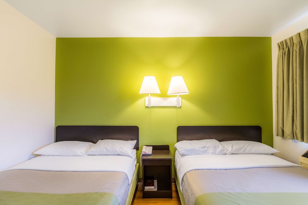 Motel6 Green Bay, WI 14/36
