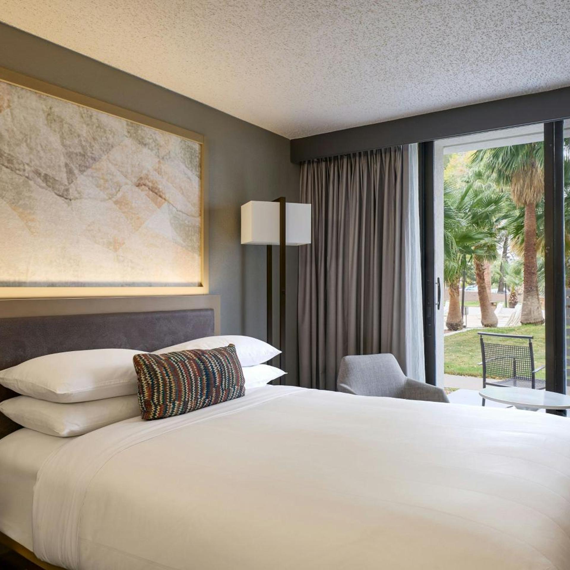 غرفة بسرير مزدوج بإطلالة على المسبح في الطابق الأرضي، El Paso Marriott 2/8
