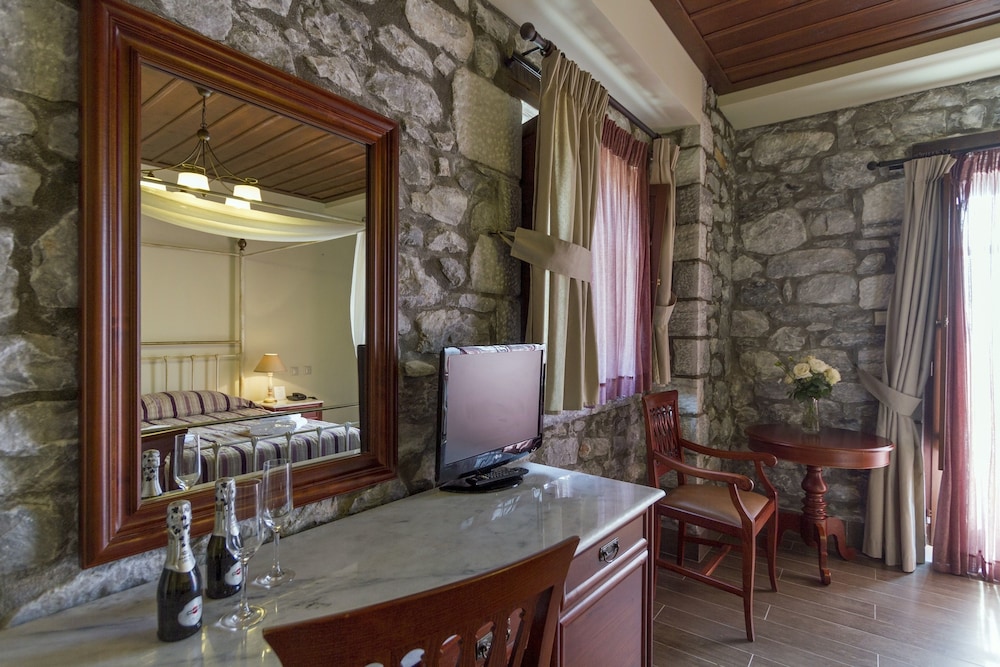 ITILO TRADITIONAL HOTEL 53/68