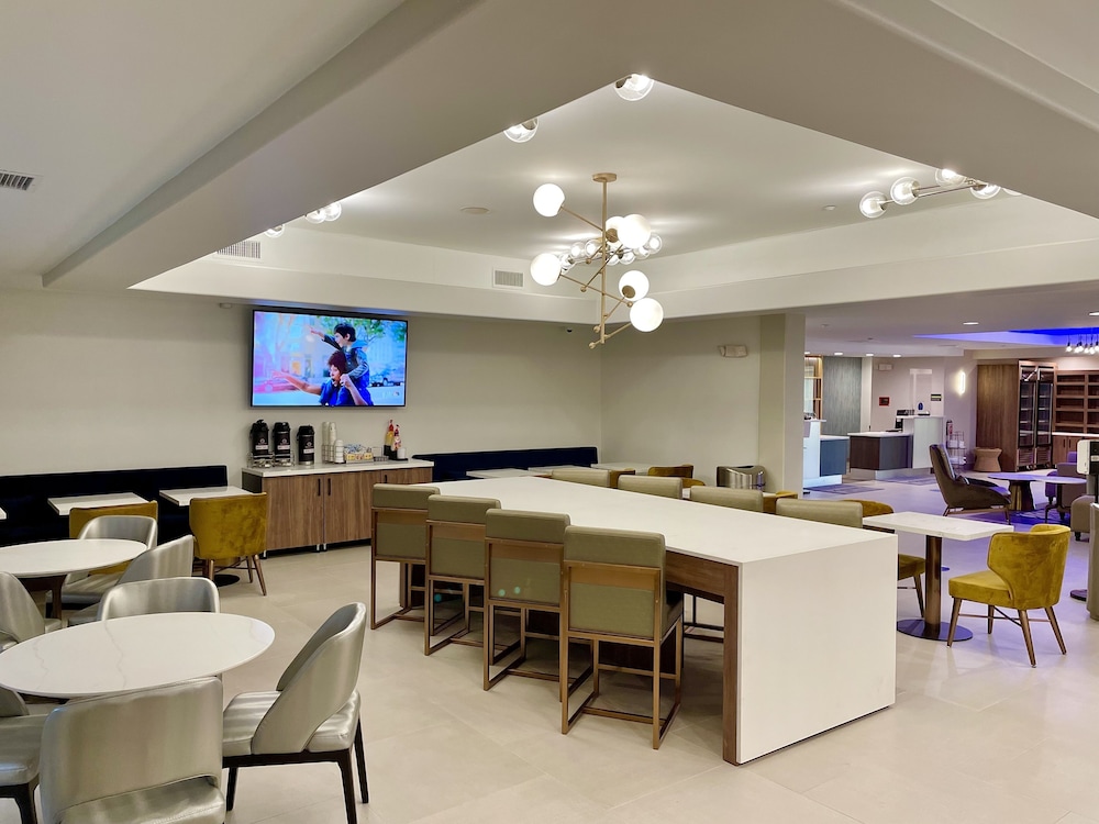 La Quinta Inn And Suites By Wyndham Port Arthur 33/50
