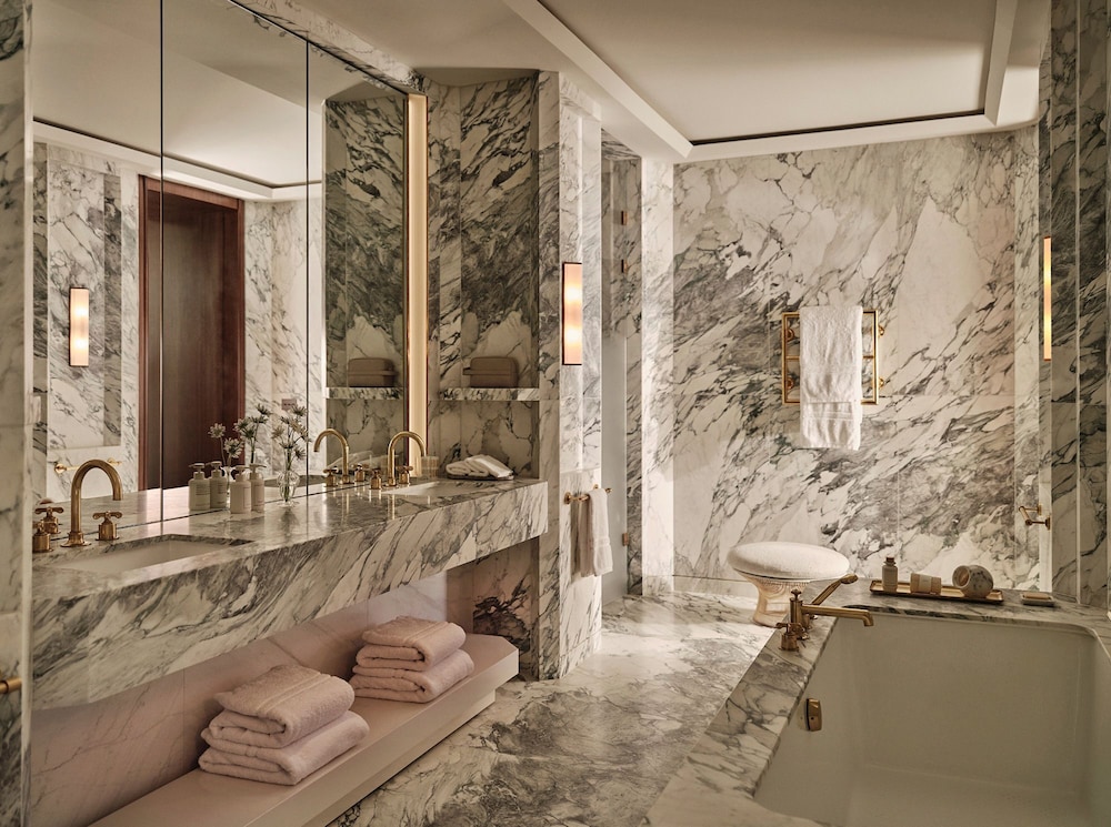 GROSVENOR, PREMIER, SUITE