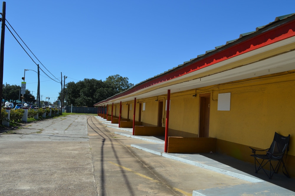 Paradise Inn 4/10