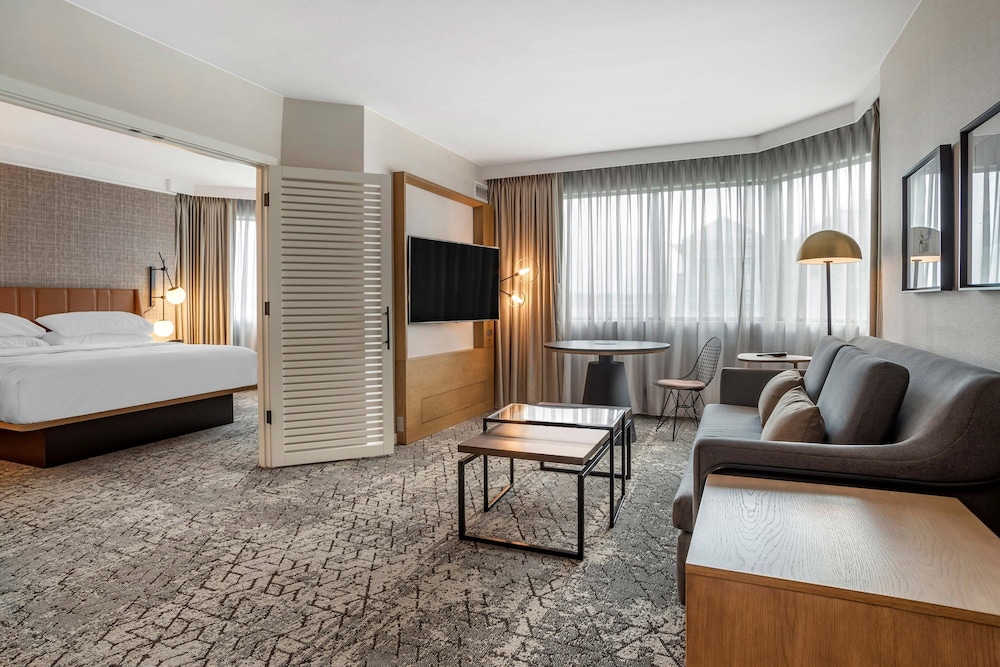 1 Bedroom, Suite, King Bed, Sofa, Accessible